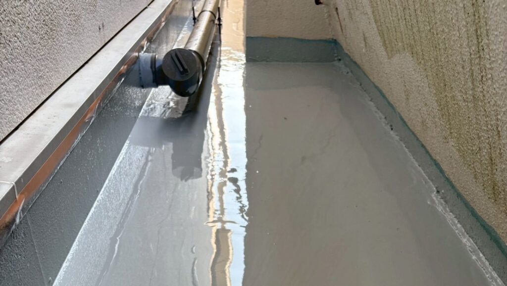 【那覇市 アパート屋上】雨漏り調査からベランダ防水施工へ、そして外壁塗装のご提案