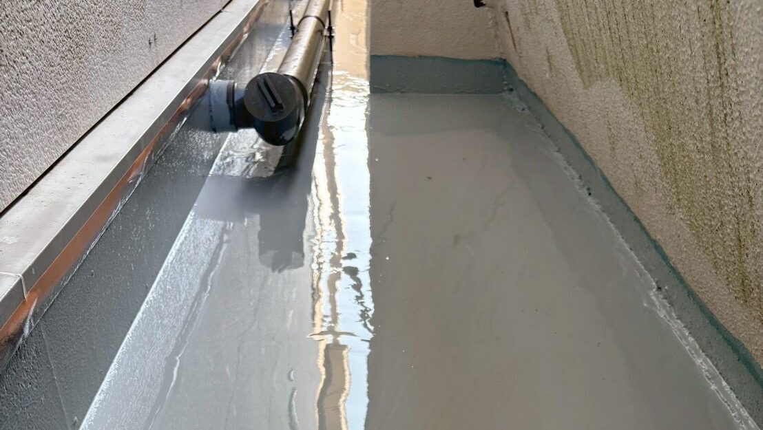 【那覇市 アパート屋上】雨漏り調査からベランダ防水施工へ、そして外壁塗装のご提案